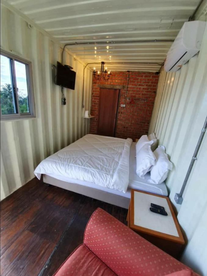 A Pousada Port Dickson Container Cabin Kampong Bagan Pinang Exterior foto